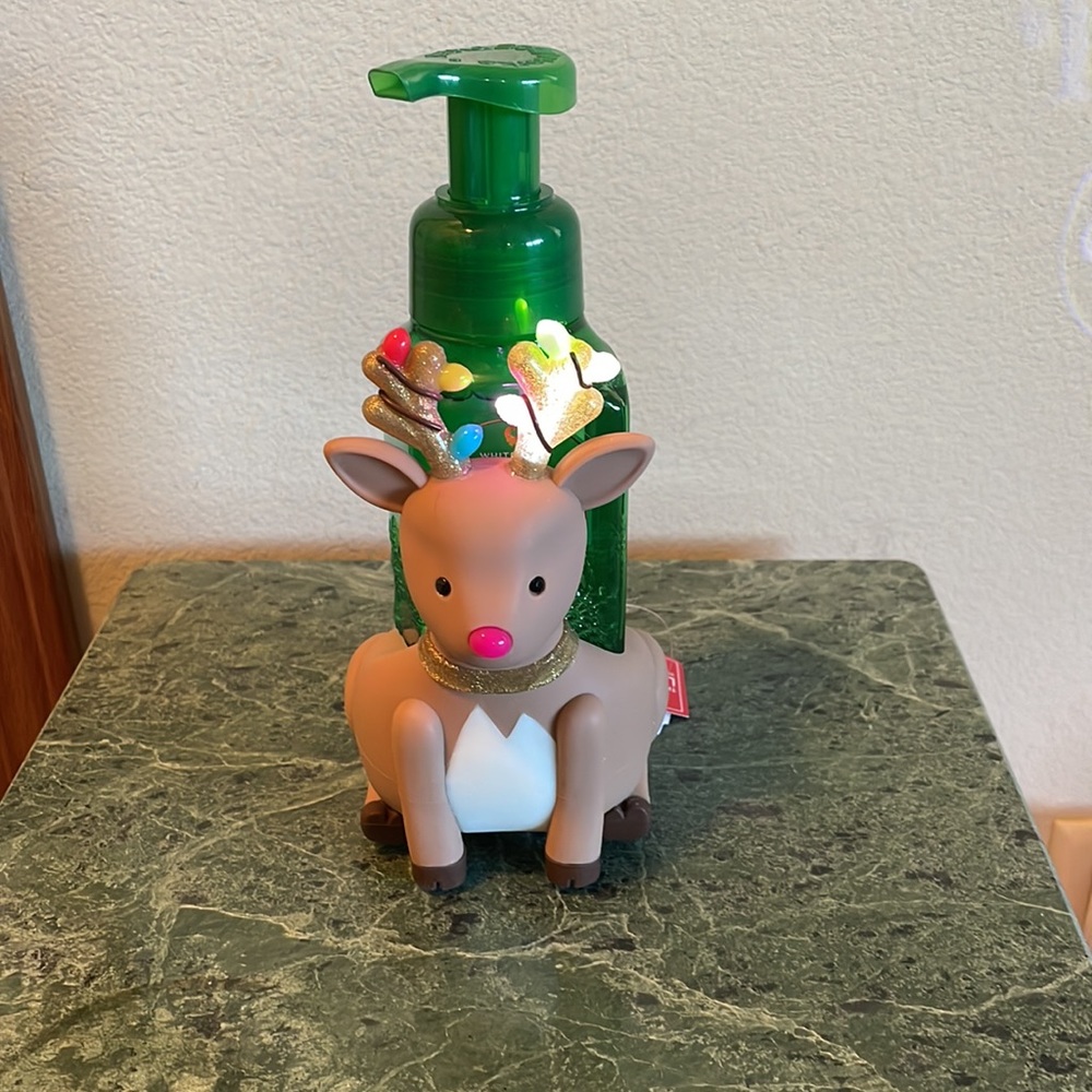 COPY - 🥰 BATH AND BODY WORKS LIGHT UP REINDEER SOAP HOLDER!  NWT!  SOAP NOT INC…